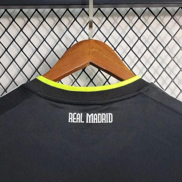 Real Madrid 2010/11 Away Retro Jersey - Image 7