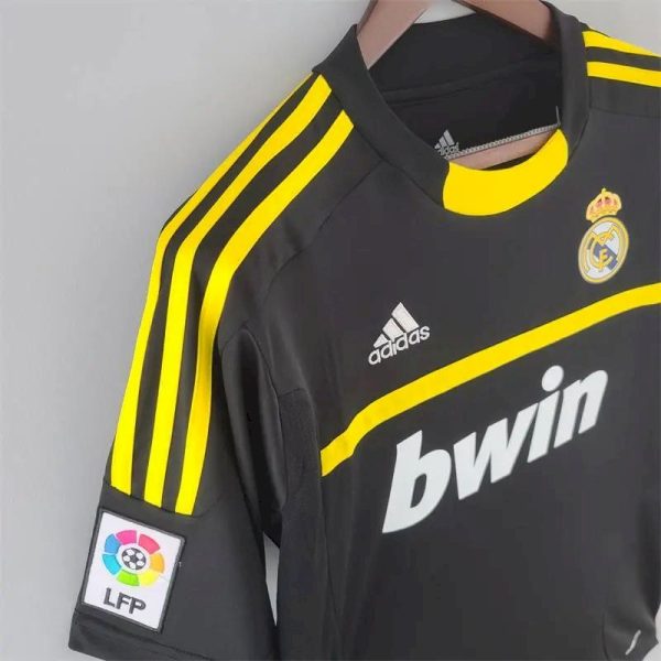 Real Madrid 2011/12 Goalkeeper Retro Jersey - Image 3
