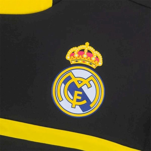 Real Madrid 2011/12 Goalkeeper Retro Jersey - Image 4