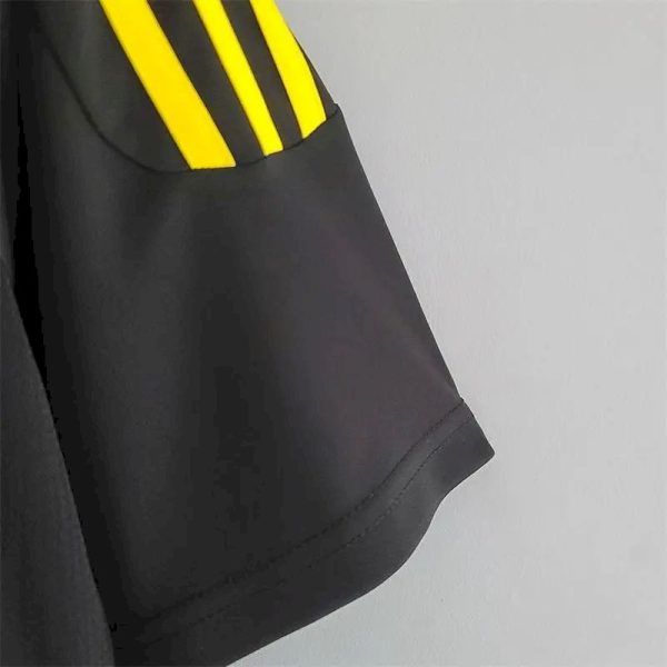 Real Madrid 2011/12 Goalkeeper Retro Jersey - Image 9