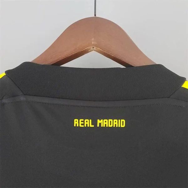Real Madrid 2011/12 Goalkeeper Retro Jersey - Image 10