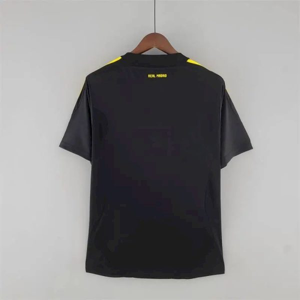 Real Madrid 2011/12 Goalkeeper Retro Jersey - Image 11