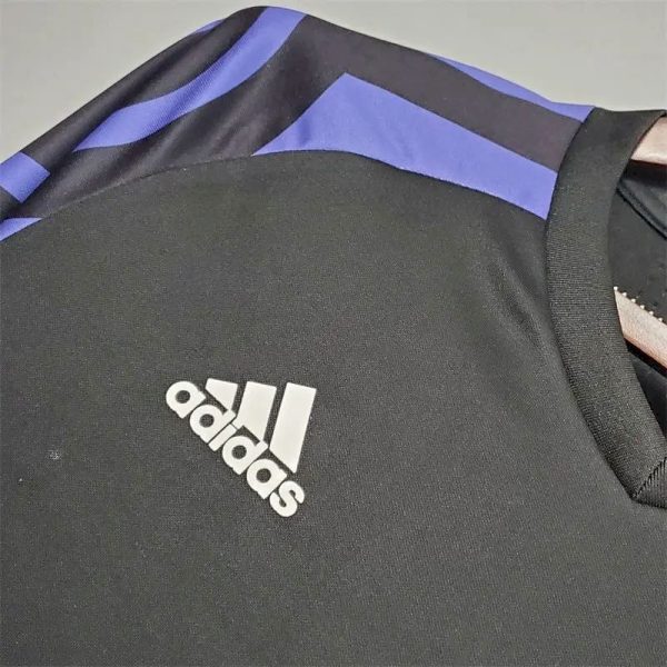 Real Madrid 2015/16 Third Retro Jersey - Image 4