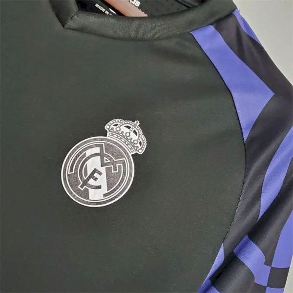 Real Madrid 2015/16 Third Retro Jersey - Image 5