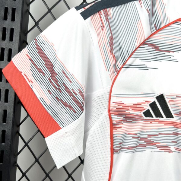 Bayern Munich 2025/26 Away Kids Kit - Image 8