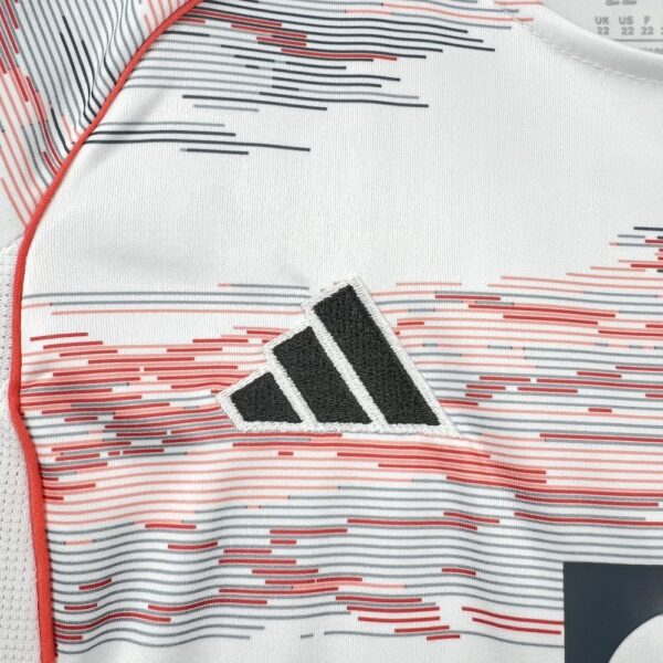 Bayern Munich 2025/26 Away Kids Kit - Image 7