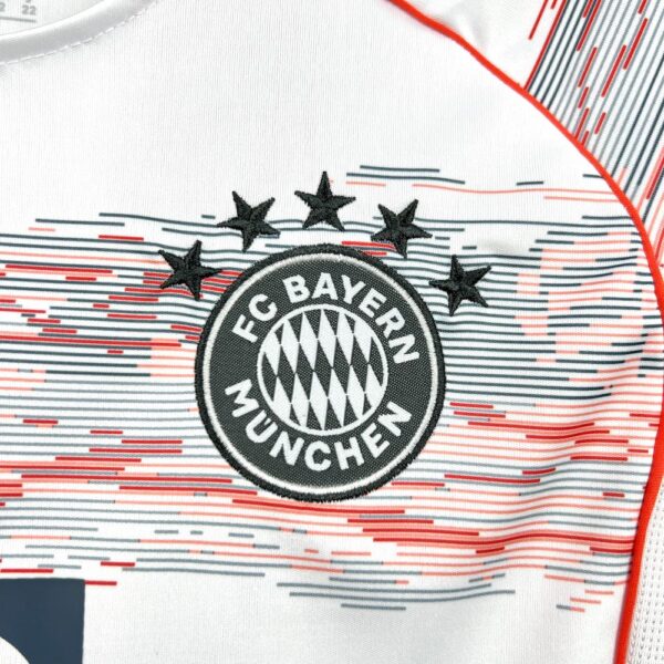 Bayern Munich 2025/26 Away Kids Kit - Image 6