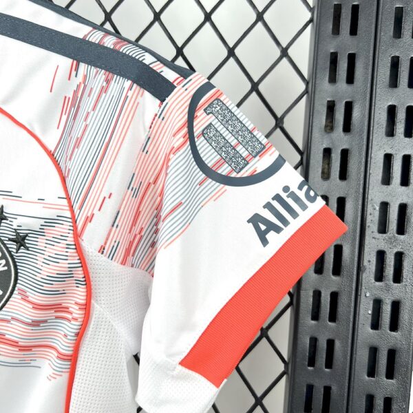 Bayern Munich 2025/26 Away Kids Kit - Image 5