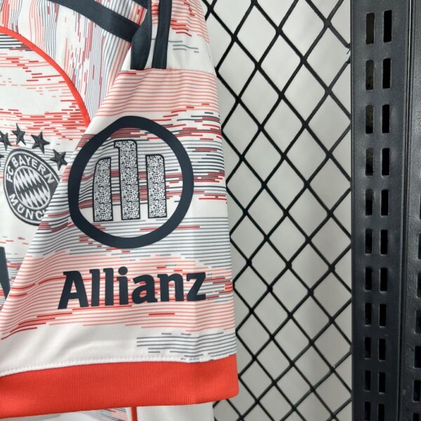 Bayern Munich 2025/26 Away Jersey - Image 4
