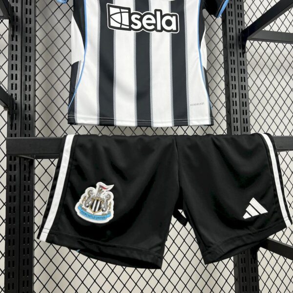 Newcastle United 2025/26 Home Kids Kit - Image 4