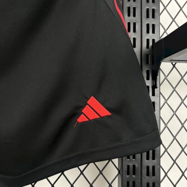 Flamengo 2025/26 Away Shorts - Image 4