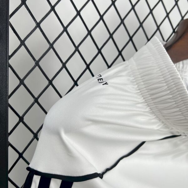 Manchester United 2025/26 Home Shorts - Image 5