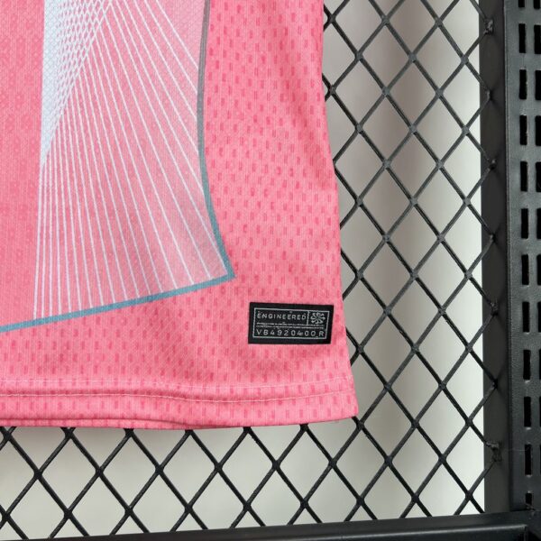 Barcelona 2025/26 Pink Special Edition Kids Kit - Image 4