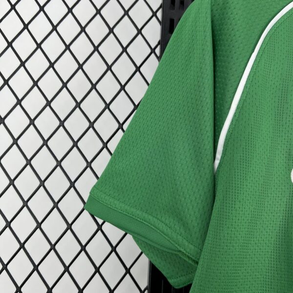 Manchester United 2007/08 Green Goalkeeper Retro Jersey - Image 9