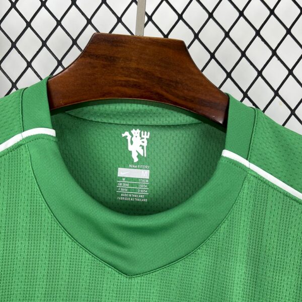 Manchester United 2007/08 Green Goalkeeper Retro Jersey - Image 6