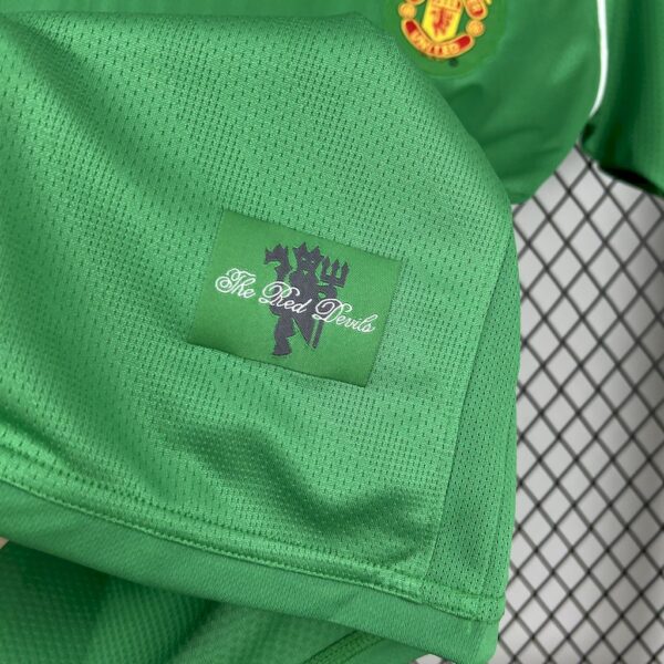 Manchester United 2007/08 Green Goalkeeper Retro Jersey - Image 4