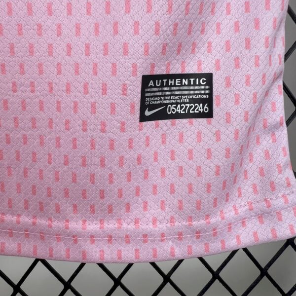 Paris Saint-Germain 2025/26 Pink Special Edition Jersey - Image 4