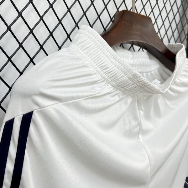 Manchester United 2025/26 Away Shorts - Image 2