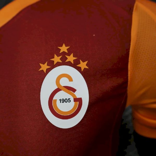 Galatasarays 2025/26 Home Jersey Player Version - Immagine 4