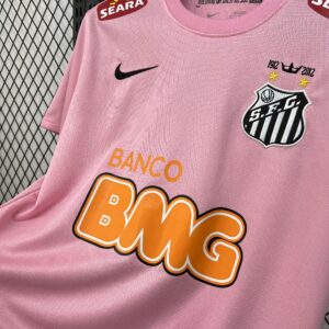 Vue alternative de Retro Santos 2011/12 Pink Jersey