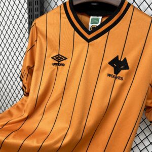 Vue alternative de Retro Wolves 1985/86 Home Jersey